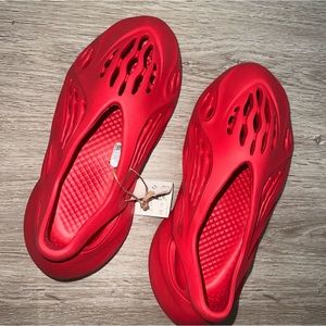 Yeezy foam runner red October size 6 worn once